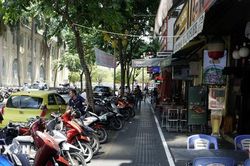 TP Hồ Chí Minh di dời công trình hạ tầng gây cản trở người đi bộ