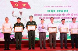 Học tập và làm theo gương Bác góp phần bảo vệ vững chắc nền tảng tư tưởng của Đảng