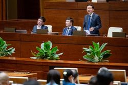 Phó Thủ tướng Trần Hồng Hà nêu giải pháp vừa 'khoan thư sức dân', vừa phát triển kinh tế