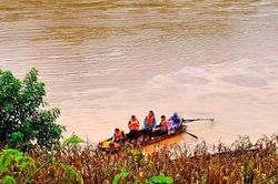 Vẫn chưa thấy hai mẹ con bị lũ ống cuốn mất tích sau 2 ngày nỗ lực tìm kiếm