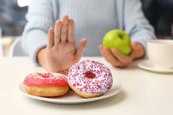 Cách kiểm soát cơn thèm đồ ngọt giữ làn da tươi trẻ