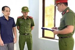 Bắt đối tượng sử dụng giấy tờ của người khác để buôn lậu hàng hóa từ Pháp về Việt Nam