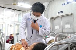 Thí sinh bị gãy cột sống nhập viện cấp cứu, bỏ thi môn Toán lớp 10
