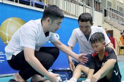 Những cổ động viên 'áo trắng' tại giải bóng đá Cúp Báo Nghệ An
