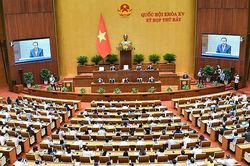 Quốc hội thảo luận ở hội trường về phê chuẩn quyết toán ngân sách Nhà nước năm 2022