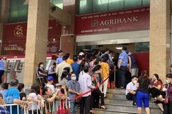 NHNN: Có đối tượng thuê người xếp hàng mua gom vàng miếng nhằm đẩy giá