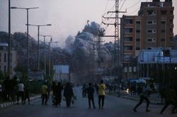 Israel ném bom khu vực trường học của LHQ ở Dải Gaza