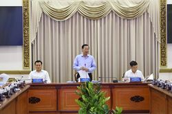 Chủ tịch TP.HCM phê bình 8 đơn vị giải ngân đầu tư công chậm