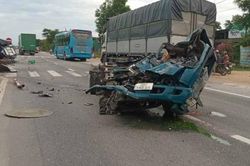 Tai nạn giao thông mới nhất 8/6/2024: xe tải bẹp dúm khiến 3 người tử vong