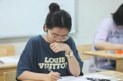 Chiều 8-6, thí sinh thi Ngoại ngữ kỳ thi vào lớp 10 công lập