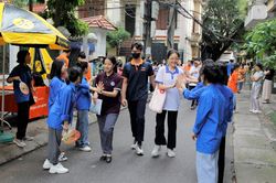 Tuyển sinh lớp 10 tại Hà Nội: Tình nguyện viên hỗ trợ phụ huynh và thí sinh