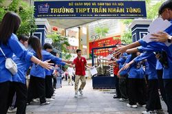 Nhiệt huyết tình nguyện viên 'Tiếp sức mùa thi'