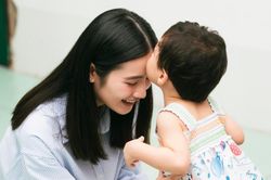 Tinh tế khi đi thiện nguyện, Ý Nhi có màn lội ngược dòng ngoạn mục