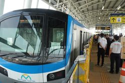 TP.HCM: Tăng Ni tham quan trên chuyến Metro số 1 Bến Thành - Suối Tiên chạy thử nghiệm