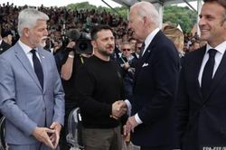 Tổng thống Mỹ Biden xin lỗi vì chậm trễ trong viện trợ quân sự cho Ukraine