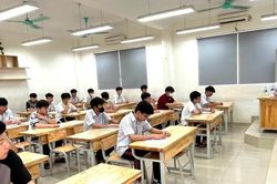 Sáng nay, hơn 105.000 thí sinh thi vào lớp 10 làm bài thi môn ngữ văn