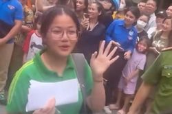Ra khỏi điểm thi cực sớm, nữ sinh dõng dạc nói một câu khiến nhiều người ngỡ ngàng
