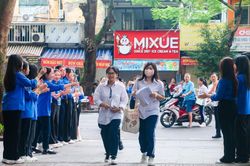 Hơn 105.000 thí sinh hoàn thành môn thi cuối cùng vào lớp 10 ở Hà Nội