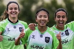Huỳnh Như tỏa sáng trước ngày chia tay, Lank FC trụ hạng thành công