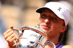 Iga Swiatek vô địch Roland Garros lần thứ ba liên tiếp: Tạm biệt Rafa, chào Iga!