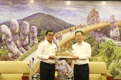 Bí thư Thành ủy Đà Nẵng Nguyễn Văn Quảng tiếp Ủy viên Trung ương Đảng Nhân dân Cách mạng Lào