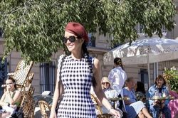Diva Hồng Nhung dạo phố Pháp với trang phục hàng hiệu phong cách riêng biệt
