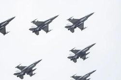 Ukraine 'cất' một số máy bay F-16 ở nước ngoài