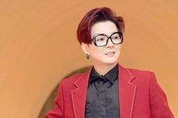 Nam ca sĩ lấy vợ hơn 8 tuổi, thời hoàng kim mua vàng 'xâu thành chuỗi', hôn nhân 30 năm không có con vẫn hạnh phúc