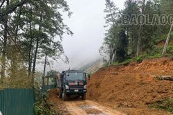 Thông tuyến tạm thời các điểm sạt lở trên Quốc lộ 4 và 4D