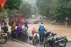 Chuyên gia lý giải đợt mưa lớn kỷ lục ở nhiều địa phương