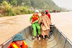 Tìm thấy thi thể bé trai trong vụ 2 mẹ con bị nước lũ cuốn trôi ở Lào Cai