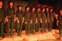 Đạo diễn Lê Quý Dương: 'Người làm sân khấu không thể… dũng cảm một mình'