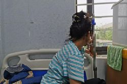 Bé gái 14 tuổi bị làm nhục, ép hút thuốc được chăm sóc đặc biệt