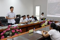 Phó Chủ tịch UBND tỉnh Huỳnh Minh Tuấn đối thoại với bà Lê Thị Bích Thủy
