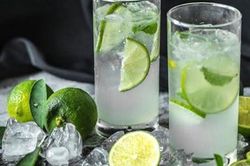 Người đau dạ dày có nên uống nước chanh không?