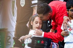 Hành động đẹp của Ronaldo trong ngày lập cú đúp