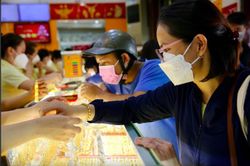 Giá vàng trong nước ổn định trước những biến động trên thế giới