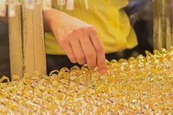 Vàng nhẫn đảo chiều tăng tới 300.000 đồng/lượng, tiếp tục thu hẹp mức chênh so với vàng miếng SJC vẫn giữ nguyên giá