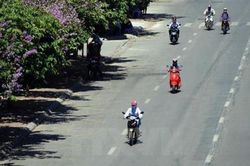 Nắng nóng ngột ngạt, oi bức khắp Bắc và Trung Bộ