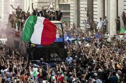 Đội tuyển Italia được chào đón nồng nhiệt tại Đức
