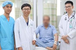 Cứu sống trọng tài người Pakistan bị nhồi máu cơ tim