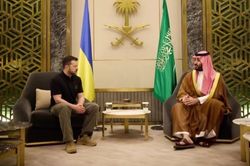 Tổng thống Ukraine Zelensky bất ngờ thăm Ả-rập Xê-út