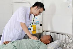 Cảnh báo nhiều người phải đi cấp cứu vì biến chứng nguy hiểm do nắng nóng