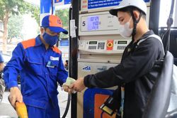 Giá xăng tăng trở lại, mặt hàng RON95-III lên ngưỡng 22.235 đồng mỗi lít