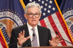 Fed giữ nguyên lãi suất cơ bản lần thứ 7 liên tiếp
