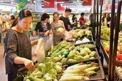 Trình Quốc hội xem xét tiếp tục giảm 2% thuế VAT đến hết 2024