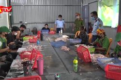 Cận cảnh dây chuyền sơ chế chân gà, thịt gà nhập lậu