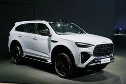Isuzu mu-X thay đổi nhẹ ngoại thất, thêm công nghệ an toàn