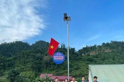 Chung tay xây dựng 'Thắp sáng đường quê' ở Cao Bằng