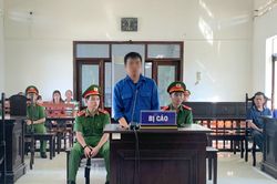 Mâu thuẫn cãi vã, thanh niên dùng dao đâm người trọng thương